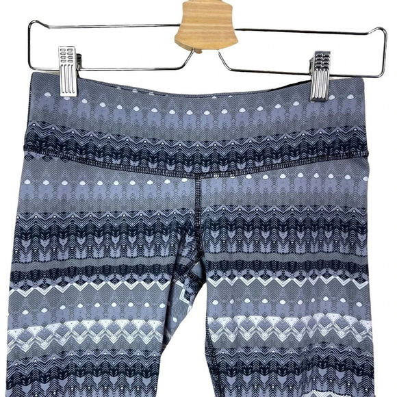 Alo Yoga Cropped Leggings Fair Isle Geometric Print Stretch Gray Size Small - Picture 2 of 9